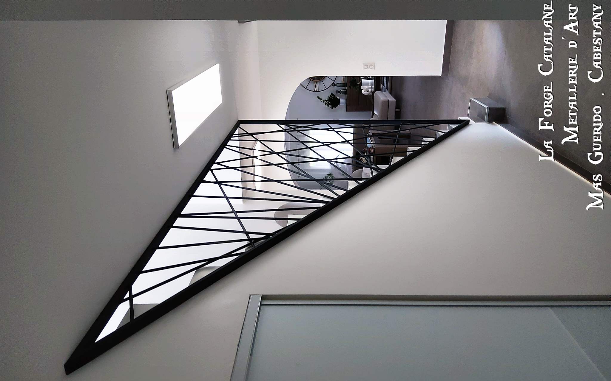 rampant escalier avec motif decoupe au laser forge catalane 1.jpg